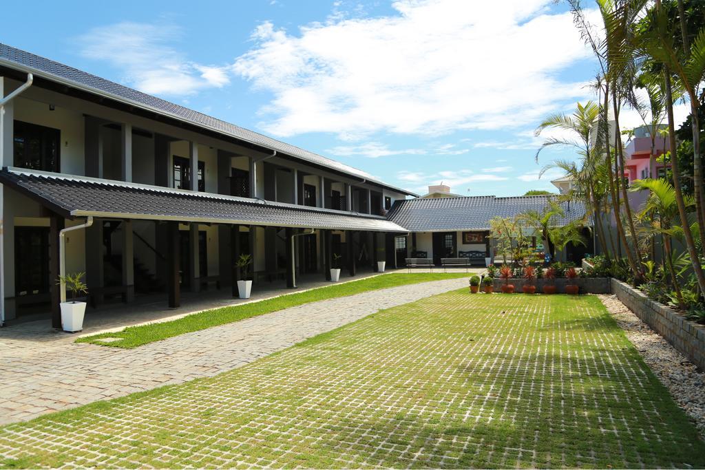 Ala Moana Pousada Бомбіняс Екстер'єр фото